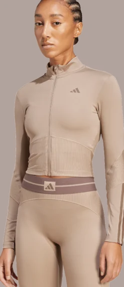 ADIDAShyg rib track j