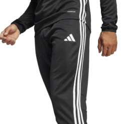 ADIDAStiro es pnt