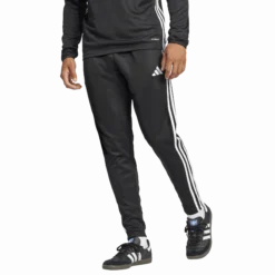 ADIDAStiro es pnt