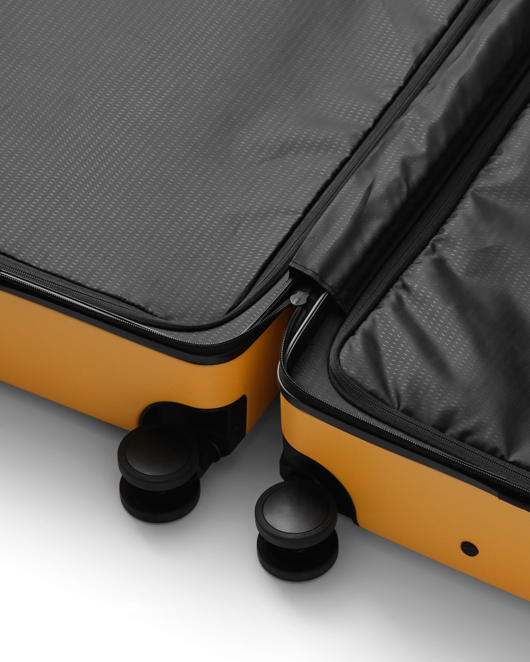 DBramverk check-in luggage medium