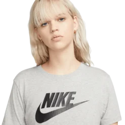 NIKEnsw tee essntl w