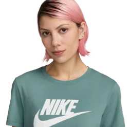 NIKEnsw tee essntl w