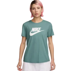 NIKEnsw tee essntl w